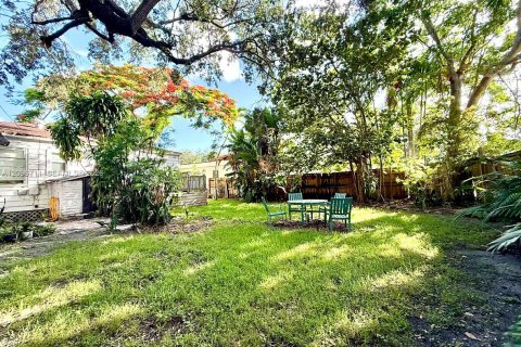 House in Miami Springs, Florida 2 bedrooms, 85.28 sq.m. № 2390474 - photo 16