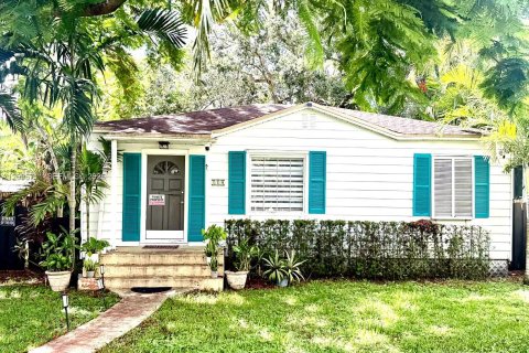 House in Miami Springs, Florida 2 bedrooms, 85.28 sq.m. № 2390474 - photo 15
