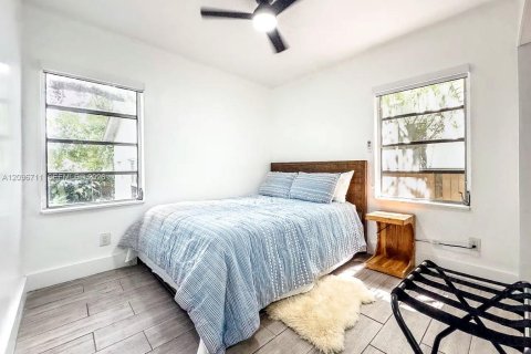 House in Miami Springs, Florida 2 bedrooms, 85.28 sq.m. № 2390474 - photo 10