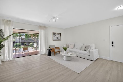 Condo in Deerfield Beach, Florida, 2 bedrooms  № 2038675 - photo 4