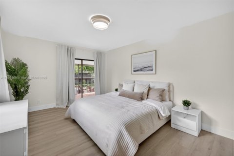 Condo in Deerfield Beach, Florida, 2 bedrooms  № 2038675 - photo 11