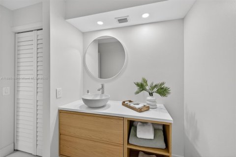 Condo in Deerfield Beach, Florida, 2 bedrooms  № 2038675 - photo 18