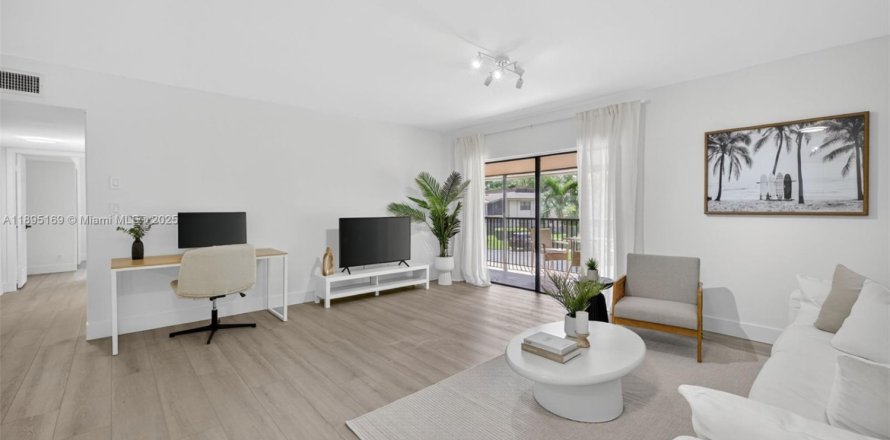 Condo in Deerfield Beach, Florida, 2 bedrooms  № 2038675