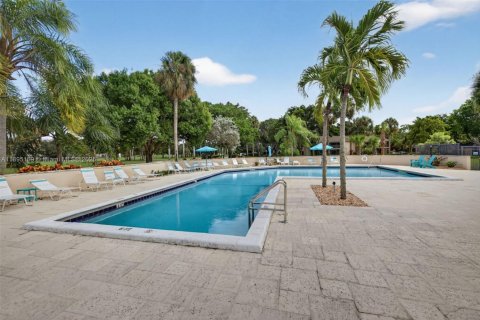 Condo in Deerfield Beach, Florida, 2 bedrooms  № 2038675 - photo 25