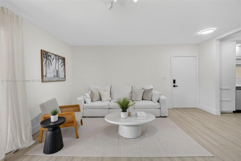 Condo in Deerfield Beach, Florida, 2 bedrooms  № 2038675 - photo 10