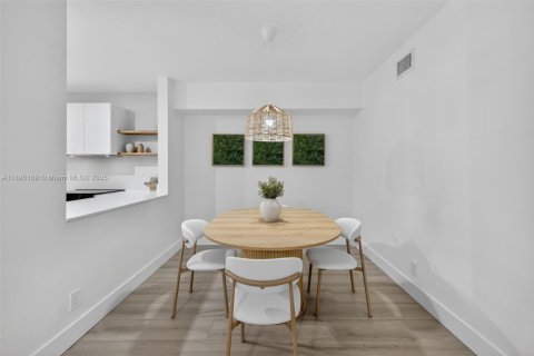 Condo in Deerfield Beach, Florida, 2 bedrooms  № 2038675 - photo 5