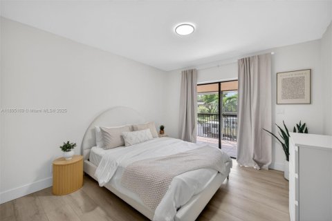 Condo in Deerfield Beach, Florida, 2 bedrooms  № 2038675 - photo 16