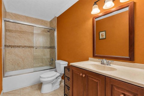 Villa ou maison à vendre à Miami, Floride: 4 chambres, 142.7 m2 № 2172464 - photo 19