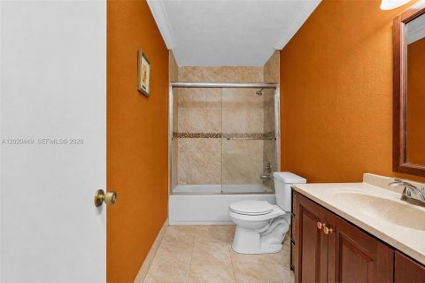 Villa ou maison à vendre à Miami, Floride: 4 chambres, 142.7 m2 № 2172464 - photo 15