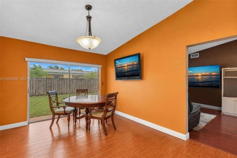Villa ou maison à vendre à Miami, Floride: 4 chambres, 142.7 m2 № 2172464 - photo 9