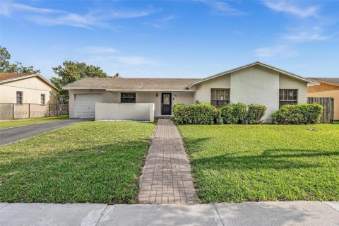 Villa ou maison à Miami, Floride 4 chambres, 142.7 m2 № 2172464