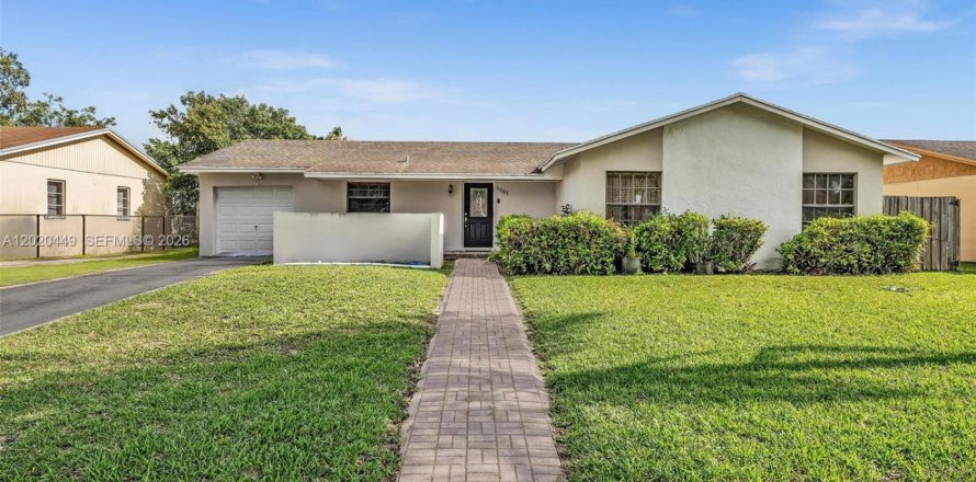 Villa ou maison à Miami, Floride 4 chambres, 142.7 m2 № 2172464