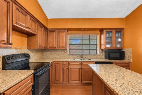Villa ou maison à vendre à Miami, Floride: 4 chambres, 142.7 m2 № 2172464 - photo 5