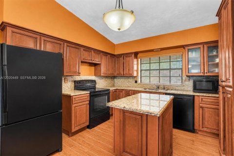 Villa ou maison à vendre à Miami, Floride: 4 chambres, 142.7 m2 № 2172464 - photo 4
