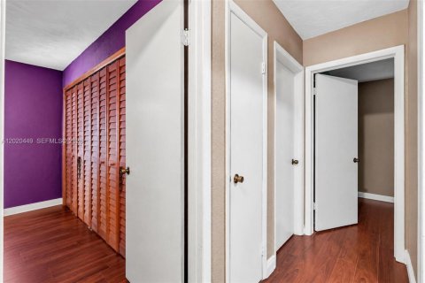 Villa ou maison à vendre à Miami, Floride: 4 chambres, 142.7 m2 № 2172464 - photo 21