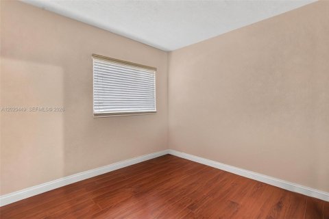 Villa ou maison à vendre à Miami, Floride: 4 chambres, 142.7 m2 № 2172464 - photo 16
