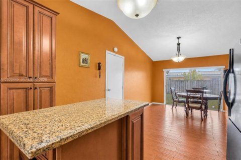 Villa ou maison à vendre à Miami, Floride: 4 chambres, 142.7 m2 № 2172464 - photo 7