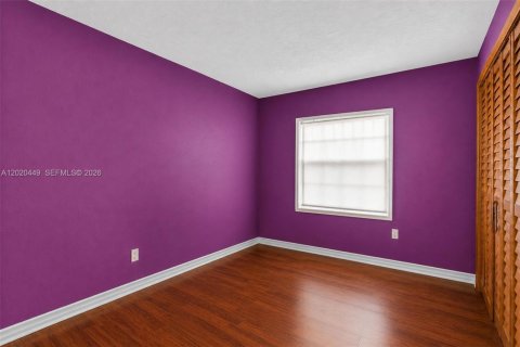 Villa ou maison à vendre à Miami, Floride: 4 chambres, 142.7 m2 № 2172464 - photo 18