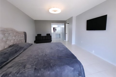 Condominio en alquiler en Sunny Isles Beach, Florida, 2 dormitorios, 140 m2 № 1991898 - foto 8