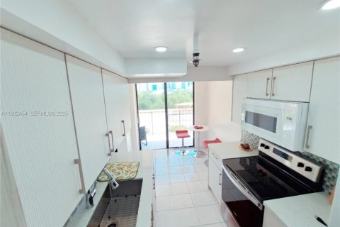 Condominio en alquiler en Sunny Isles Beach, Florida, 2 dormitorios, 140 m2 № 1991898 - foto 5