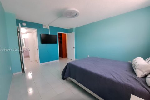 Condominio en alquiler en Sunny Isles Beach, Florida, 2 dormitorios, 140 m2 № 1991898 - foto 11