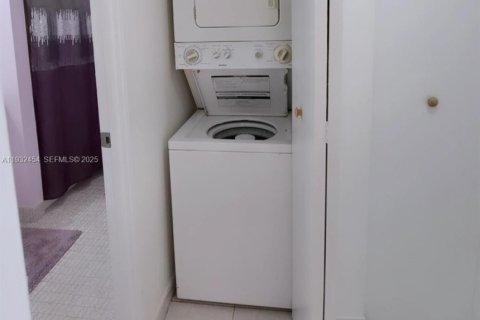 Condominio en alquiler en Sunny Isles Beach, Florida, 2 dormitorios, 140 m2 № 1991898 - foto 3