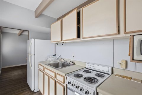 Condo in Lake Wales, Florida, 1 bedroom  № 2218083 - photo 17