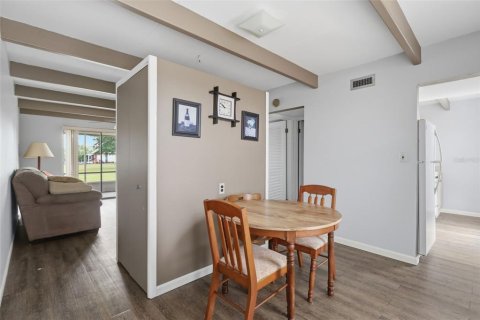 Condo in Lake Wales, Florida, 1 bedroom  № 2218083 - photo 5