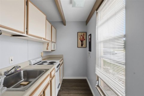 Condo in Lake Wales, Florida, 1 bedroom  № 2218083 - photo 16