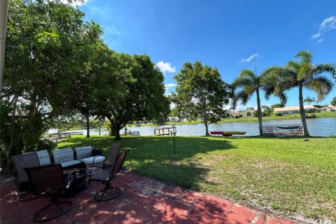 Villa ou maison à louer à Lake Worth, Floride: 3 chambres, 130.06 m2 № 1223538 - photo 1