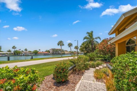 Villa ou maison à vendre à Belleair Beach, Floride: 4 chambres, 293.94 m2 № 1906388 - photo 6