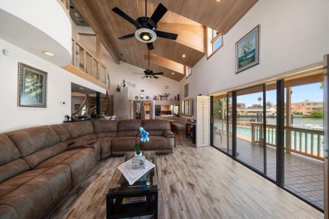 Villa ou maison à vendre à Belleair Beach, Floride: 4 chambres, 293.94 m2 № 1906388 - photo 10