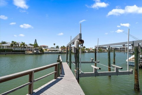 Villa ou maison à vendre à Belleair Beach, Floride: 4 chambres, 293.94 m2 № 1906388 - photo 28