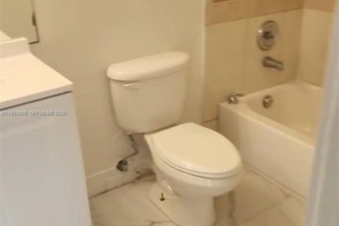 Снять в аренду таунхаус в Хомстед, Флорида 3 спальни, 89.56м2, № 2055642 - фото 6