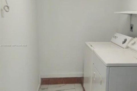 Снять в аренду таунхаус в Хомстед, Флорида 3 спальни, 89.56м2, № 2055642 - фото 5