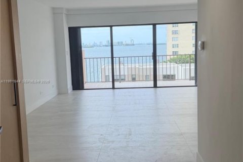 Condominio en venta en North Miami, Florida, 2 dormitorios, 181.16 m2 № 2066890 - foto 24