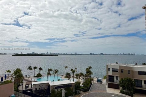 Condominio en venta en North Miami, Florida, 2 dormitorios, 181.16 m2 № 2066890 - foto 26