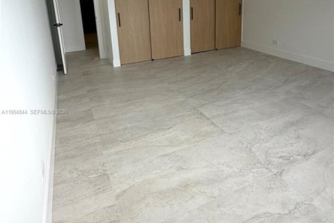 Condominio en venta en North Miami, Florida, 2 dormitorios, 181.16 m2 № 2066890 - foto 13