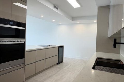 Condominio en venta en North Miami, Florida, 2 dormitorios, 181.16 m2 № 2066890 - foto 6