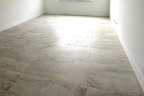 Condominio en venta en North Miami, Florida, 2 dormitorios, 181.16 m2 № 2066890 - foto 22
