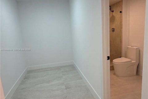 Condominio en venta en North Miami, Florida, 2 dormitorios, 181.16 m2 № 2066890 - foto 16