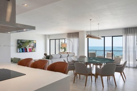 Condominio en venta en North Miami, Florida, 2 dormitorios, 181.16 m2 № 2066890 - foto 10