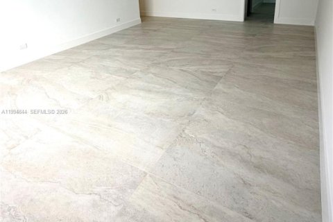 Condominio en venta en North Miami, Florida, 2 dormitorios, 181.16 m2 № 2066890 - foto 21