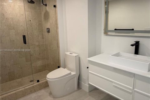 Condominio en venta en North Miami, Florida, 2 dormitorios, 181.16 m2 № 2066890 - foto 17