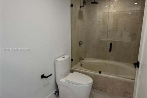 Condominio en venta en North Miami, Florida, 2 dormitorios, 181.16 m2 № 2066890 - foto 20