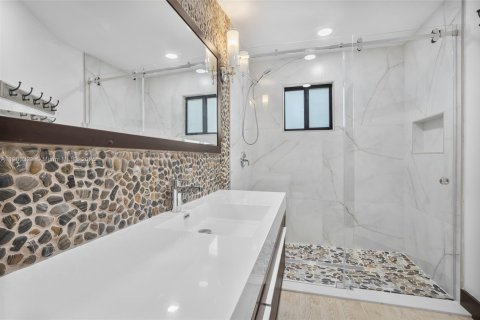 Casa en alquiler en Miami, Florida, 4 dormitorios, 131.27 m2 № 1954376 - foto 19