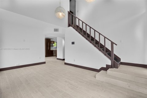 Casa en alquiler en Miami, Florida, 4 dormitorios, 131.27 m2 № 1954376 - foto 6