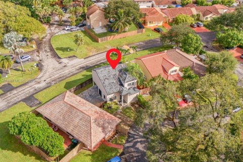 Casa en alquiler en Miami, Florida, 4 dormitorios, 131.27 m2 № 1954376 - foto 28