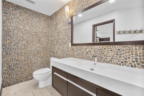 Casa en alquiler en Miami, Florida, 4 dormitorios, 131.27 m2 № 1954376 - foto 18