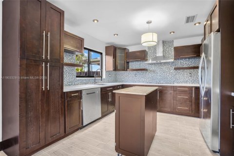 Casa en alquiler en Miami, Florida, 4 dormitorios, 131.27 m2 № 1954376 - foto 10